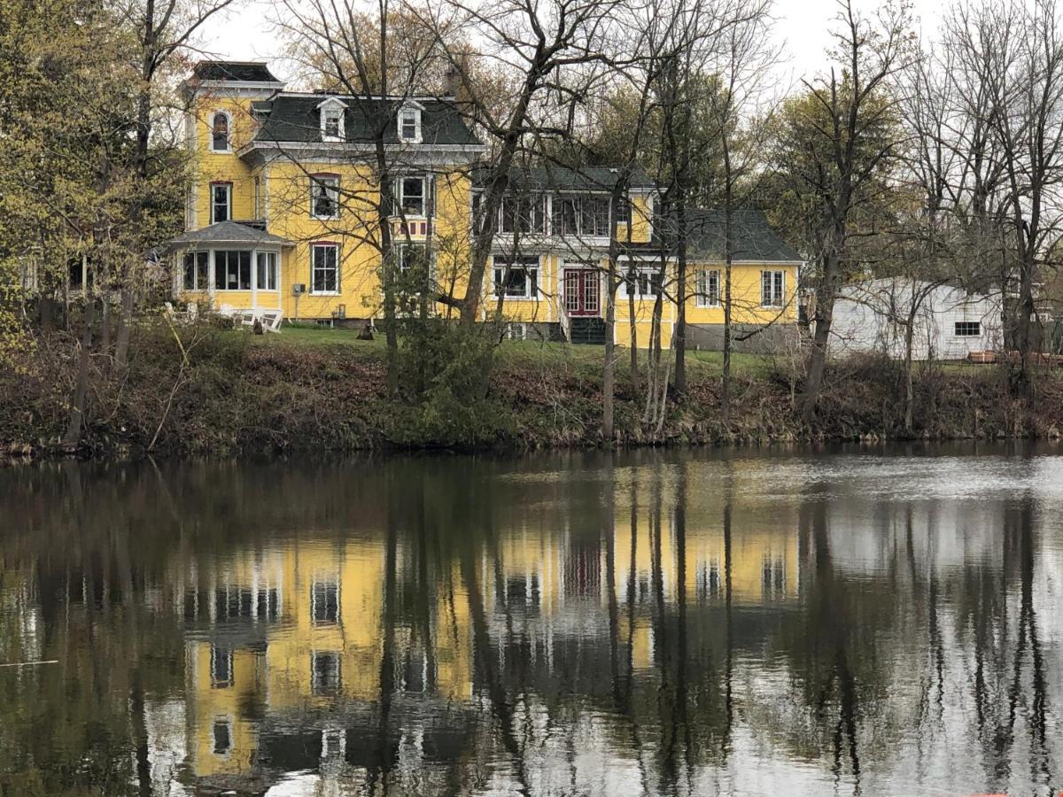 Pangea House Bed & Breakfast Gananoque Eksteriør bilde
